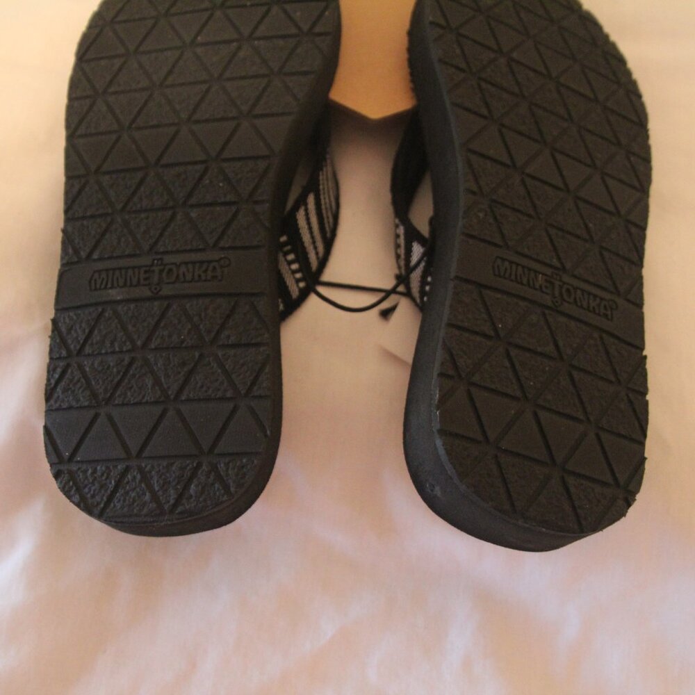 Minnetonka Sandals black & white. Size 7. New with tags. - Picture 6 of 7